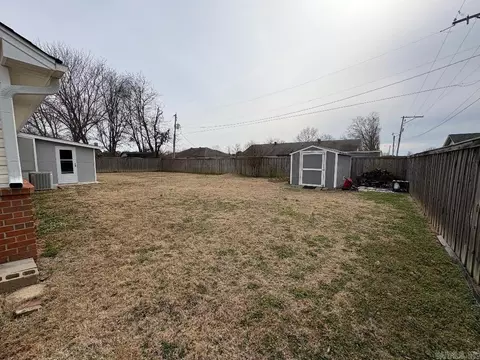 Exterior - 1905 Skylark Dr, Beebe, AR 72012 photo 5 of 7