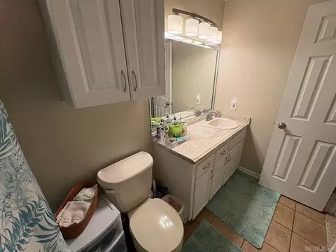 Bath - 1905 Skylark Dr, Beebe, AR 72012 photo 3 of 4