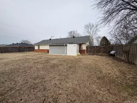 Exterior - 1905 Skylark Dr, Beebe, AR 72012 photo 4 of 7
