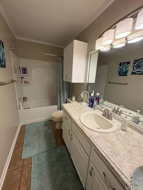 Bath - 1905 Skylark Dr, Beebe, AR 72012 photo 4 of 4