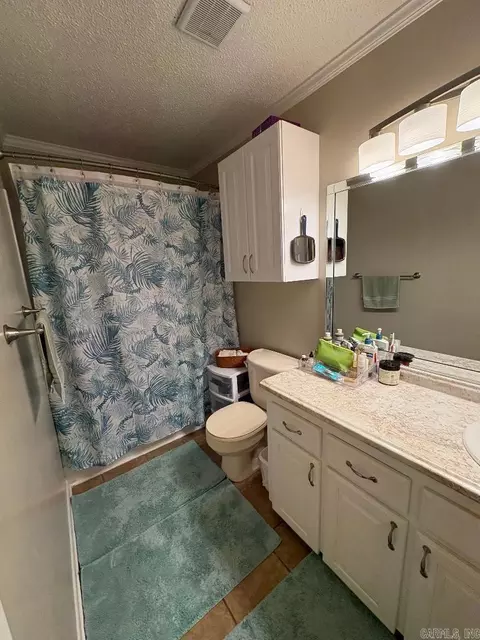 Bath - 1905 Skylark Dr, Beebe, AR 72012 photo 1 of 4