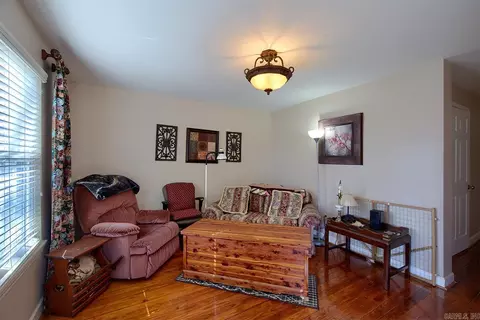 Living - 602 E Sevier St, Benton, AR 72015 photo 1 of 1