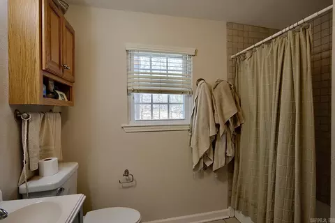 Bath - 602 E Sevier St, Benton, AR 72015 photo 2 of 2