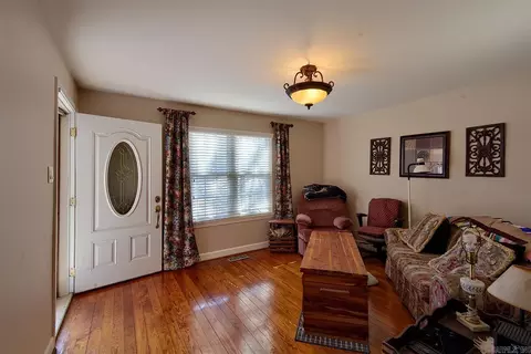 Entry Way - 602 E Sevier St, Benton, AR 72015 photo 1 of 2