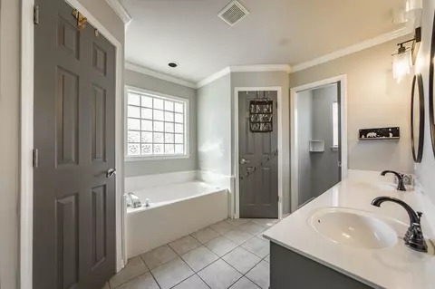 Bath - 1069 Highland Blvd, Cabot, AR 72023 photo 1 of 4