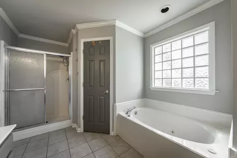 Bath - 1069 Highland Blvd, Cabot, AR 72023 photo 2 of 4