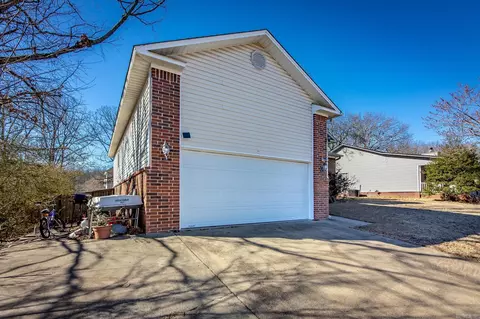 Exterior - 1069 Highland Blvd, Cabot, AR 72023 photo 2 of 9