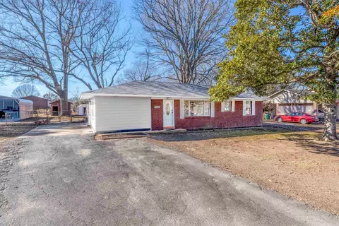 Exterior - 204 S Holly St, Beebe, AR 72012 photo 2 of 8