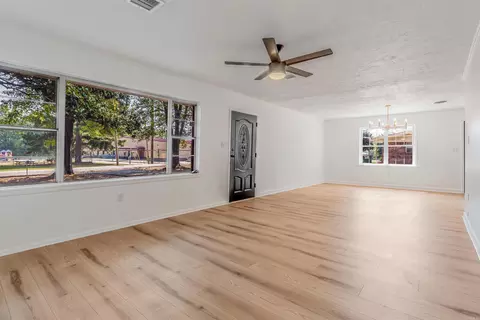 Living - 204 S Holly St, Beebe, AR 72012 photo 4 of 6