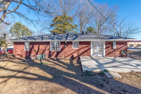Exterior - 204 S Holly St, Beebe, AR 72012 photo 4 of 8