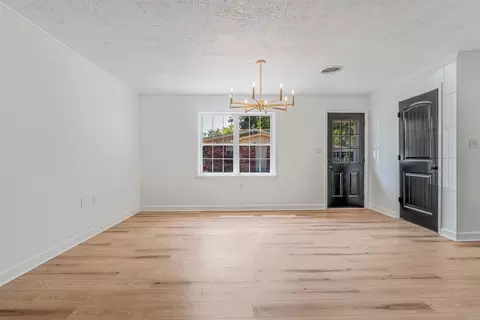 Living - 204 S Holly St, Beebe, AR 72012 photo 3 of 6