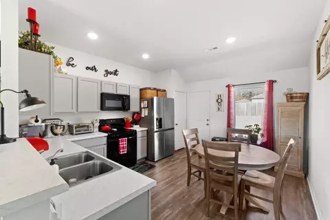 Kitchen - 17 Curly Leaf, Conway, AR 72032 photo 1 of 3