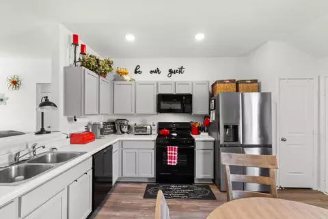 Kitchen - 17 Curly Leaf, Conway, AR 72032 photo 3 of 3