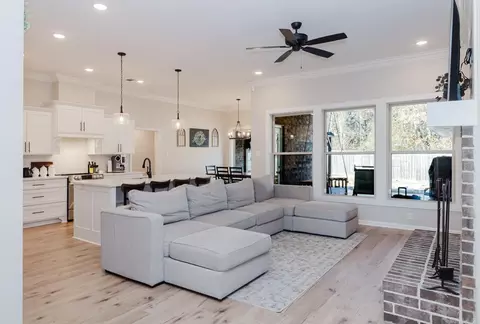Living - 1449 Woolridge Dr, Benton, AR 72019 photo 1 of 3
