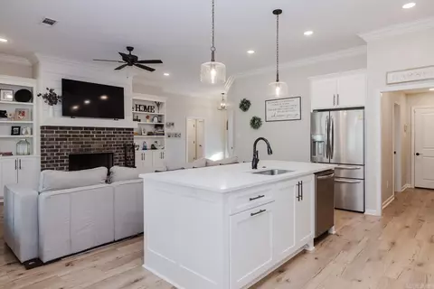 Kitchen - 1449 Woolridge Dr, Benton, AR 72019 photo 4 of 8