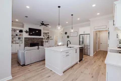 Kitchen - 1449 Woolridge Dr, Benton, AR 72019 photo 2 of 8