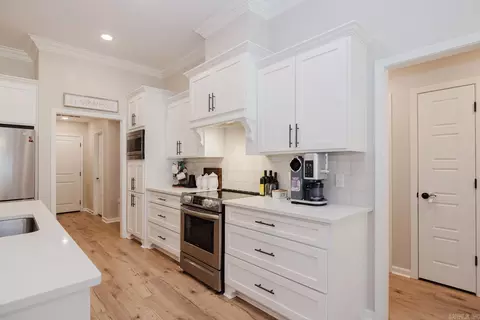 Kitchen - 1449 Woolridge Dr, Benton, AR 72019 photo 6 of 8