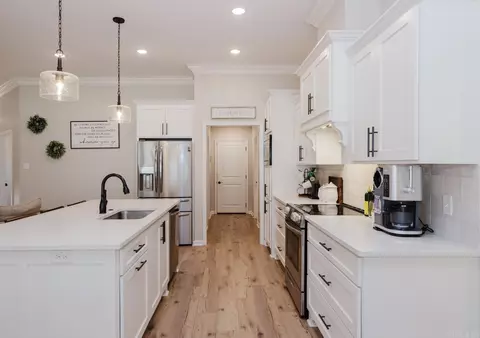 Kitchen - 1449 Woolridge Dr, Benton, AR 72019 photo 3 of 8