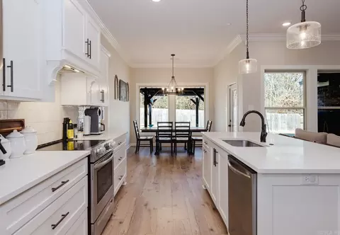 Kitchen - 1449 Woolridge Dr, Benton, AR 72019 photo 7 of 8