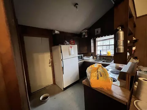 Kitchen - 512 Owens Ln, Roe, AR 72134 photo 2 of 2