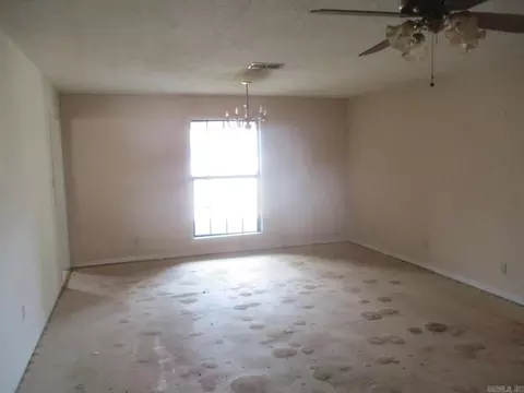 Living - 6734 Keonig Rd, Pine Bluff, AR 71601 photo 5 of 5