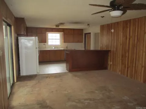 Living - 6734 Keonig Rd, Pine Bluff, AR 71601 photo 2 of 5