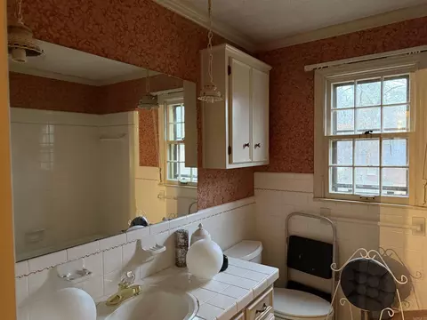 Bath - 2203 Cherry Rdg, Pine Bluff, AR 71603 photo 2 of 4