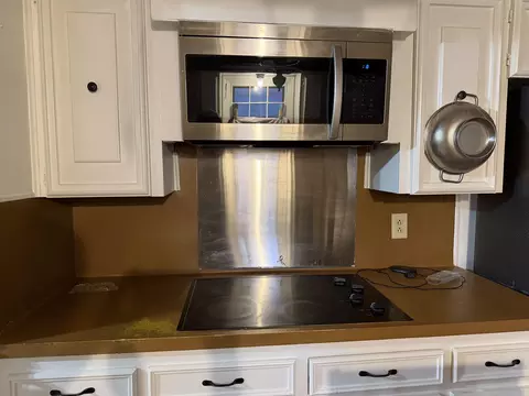 Kitchen - 2203 Cherry Rdg, Pine Bluff, AR 71603 photo 3 of 3