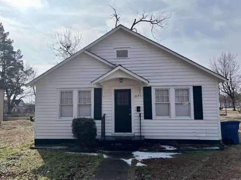 217 W 3rd St, Rector, AR 72461