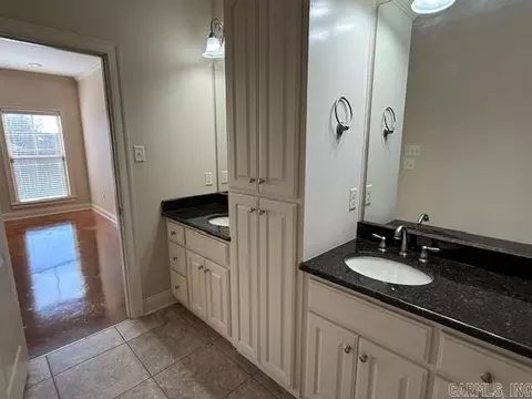 Bath - 2485 Eighteen Loop, Conway, AR 72034 photo 2 of 4