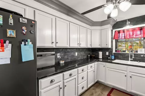 Kitchen - 119 Middle Rd, Conway, AR 72032 photo 2 of 3