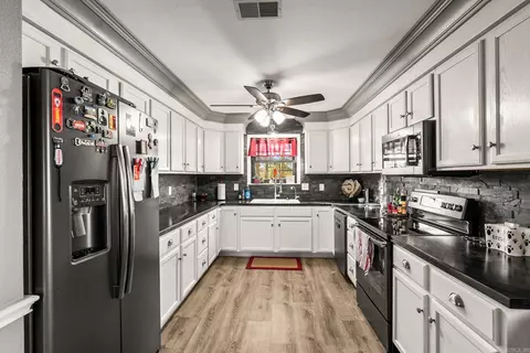 Kitchen - 119 Middle Rd, Conway, AR 72032 photo 1 of 3