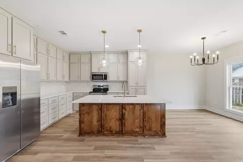 Kitchen - 34 Ruby June St, Vilonia, AR 72173 photo 6 of 7