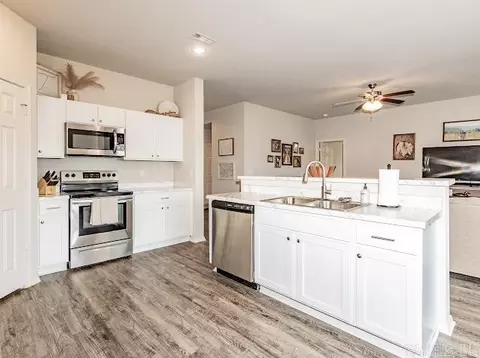 Kitchen - 2232 Centennial Valley Dr, Benton, AR 72019 photo 5 of 7