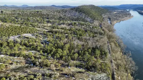 88 Rowden St, Calico Rock, AR 72519