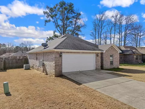 Exterior - 8 Bishop Ln, Conway, AR 72032 photo 2 of 6