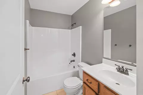Bath - 8 Bishop Ln, Conway, AR 72032 photo 1 of 2