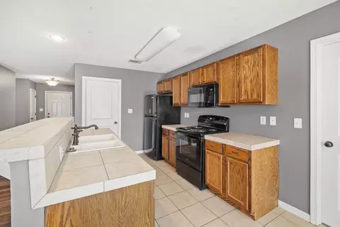 Kitchen - 8 Bishop Ln, Conway, AR 72032 photo 1 of 1