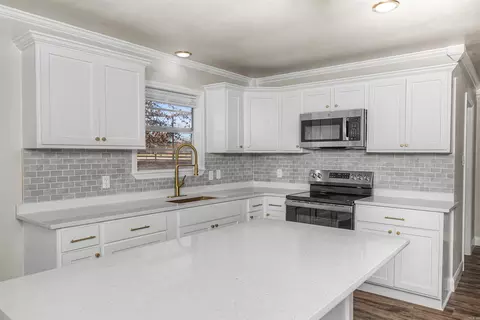 Kitchen - 6601 Twin Oaks, Pine Bluff, AR 71603 photo 4 of 4
