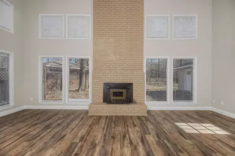Living - 6601 Twin Oaks, Pine Bluff, AR 71603 photo 3 of 5