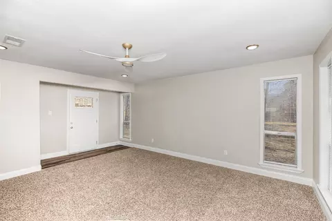 Living - 6601 Twin Oaks, Pine Bluff, AR 71603 photo 4 of 5