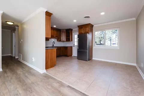 Living - 1811 E Lakeview Dr, Benton, AR 72015 photo 6 of 13