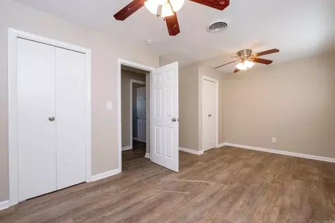 Bedroom - 1811 E Lakeview Dr, Benton, AR 72015 photo 3 of 7
