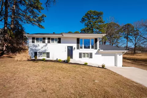 Exterior - 1811 E Lakeview Dr, Benton, AR 72015 photo 2 of 13