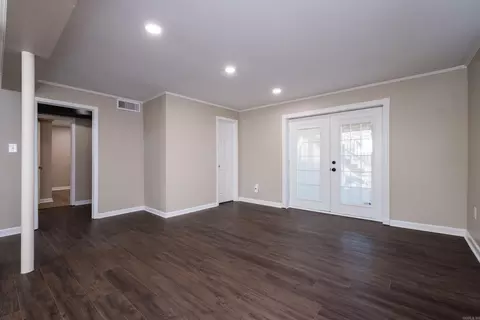 Living - 1811 E Lakeview Dr, Benton, AR 72015 photo 11 of 13