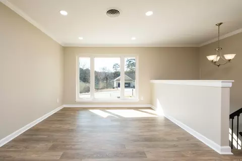 Living - 1811 E Lakeview Dr, Benton, AR 72015 photo 3 of 13