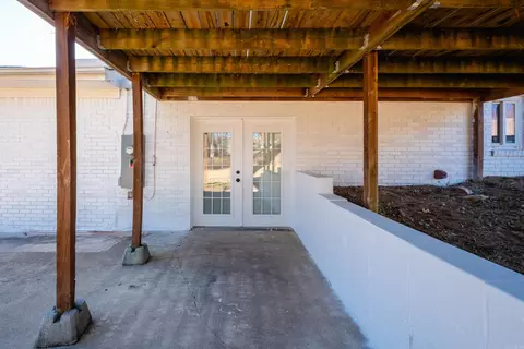 Exterior - 1811 E Lakeview Dr, Benton, AR 72015 photo 9 of 13