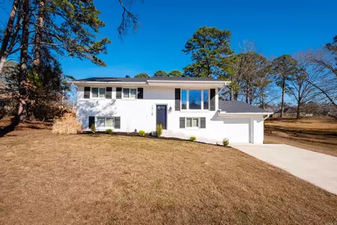Exterior - 1811 E Lakeview Dr, Benton, AR 72015 photo 1 of 13
