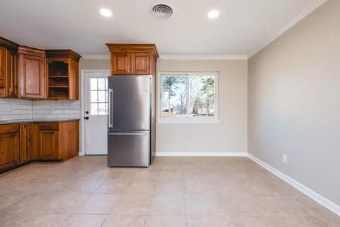 Living - 1811 E Lakeview Dr, Benton, AR 72015 photo 7 of 13