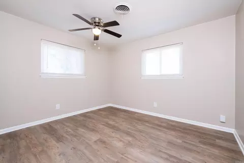 Bedroom - 1811 E Lakeview Dr, Benton, AR 72015 photo 1 of 7